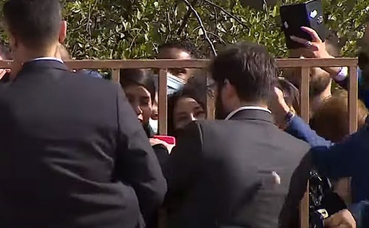  Aprueban suspensión condicional de imputado que lanzó piedra contra el Presidente Boric