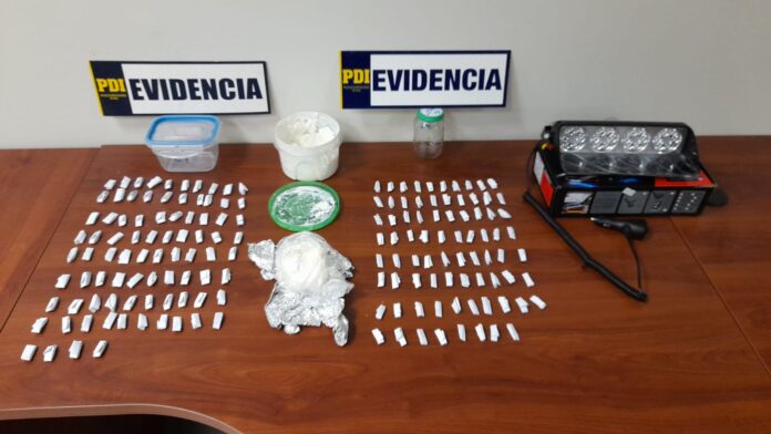 Sujetos se dan a la fuga dejando vehiculo con droga