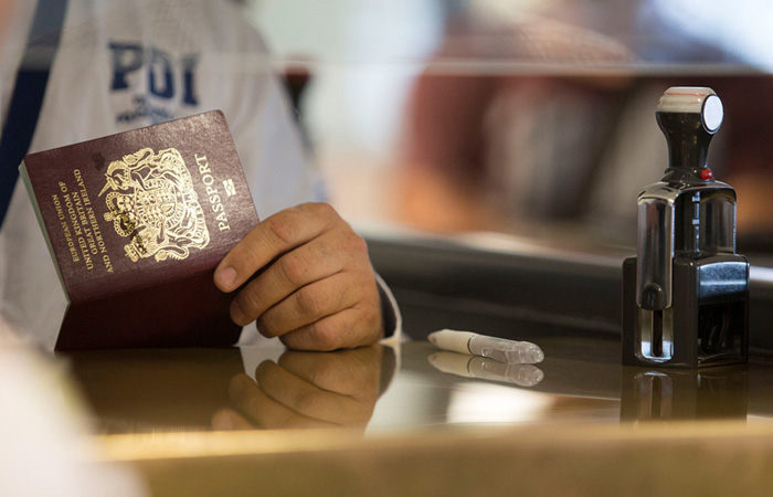 Colombiano es detenido por falsificación de documentos