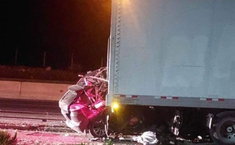 Región: Fatal accidente en donde vehículo de la PDI chocó con un tracto camión