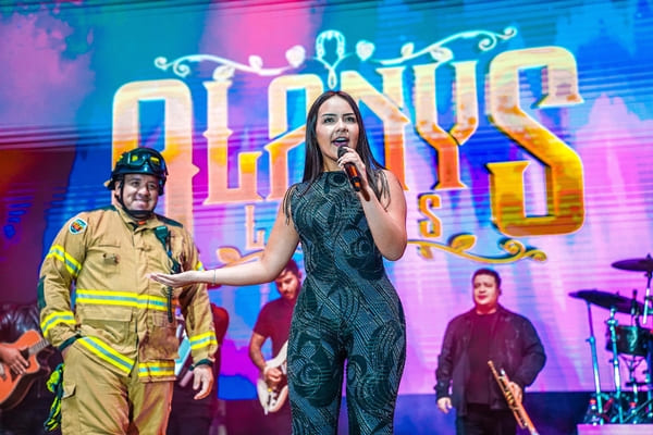  Illapel: Festival La Voz de Oro Illapel 2025 cerro con una noche inolvidable reuniendo a miles de asistentes en la Plaza de Abastos